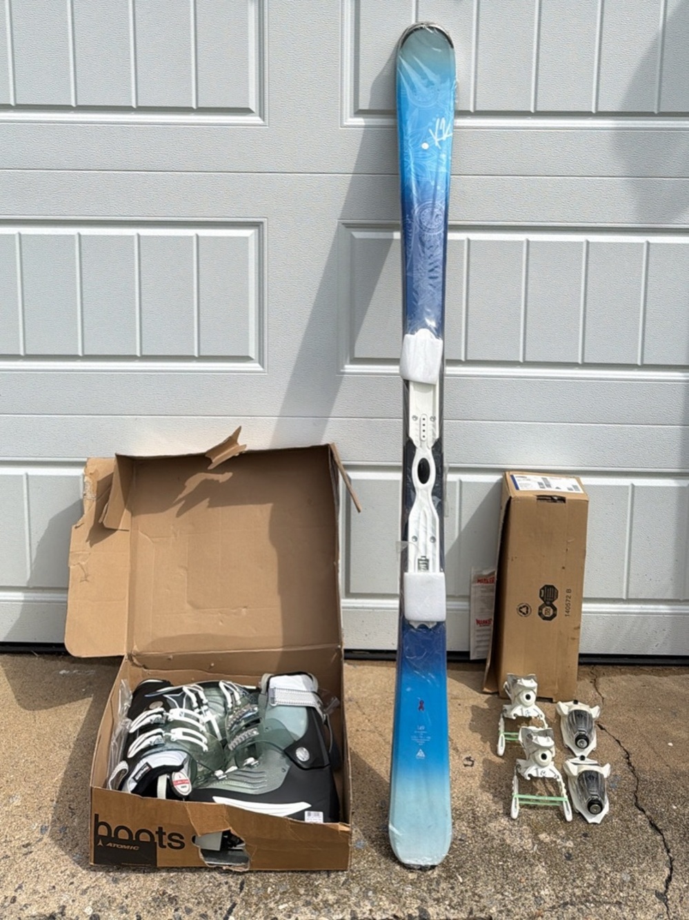 REI Blue Ombre Alpine Skiing Set With Boots - (Still in original packaging)